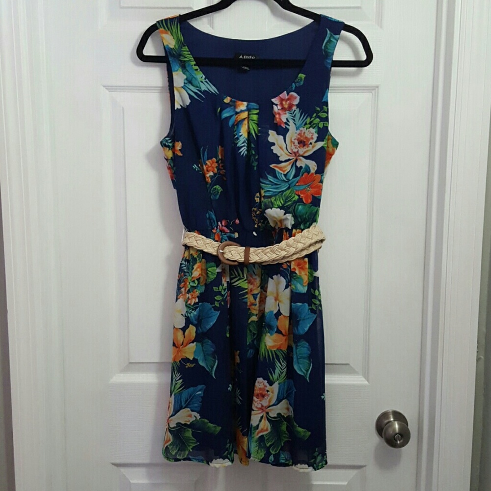 ⬇️Blue tropical print dress